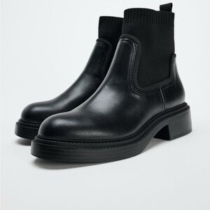 NWT CHELSEA BOOTS WITH SOLES
SIZE USA 7.5
38 EUR